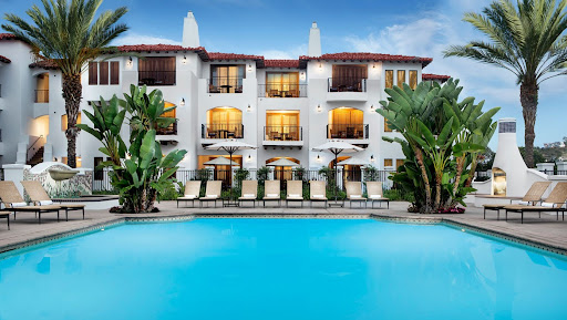 Get to Know the Neighborhood: La Costa